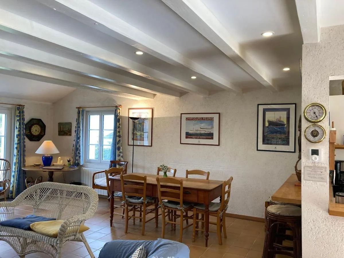 Maison Independante A 200 M De La Plage De Castoul, 4 Chambres, Jardin Clos, Wifi, Bbq, Le Palais - Fr-1-418-3 0*,  フランス